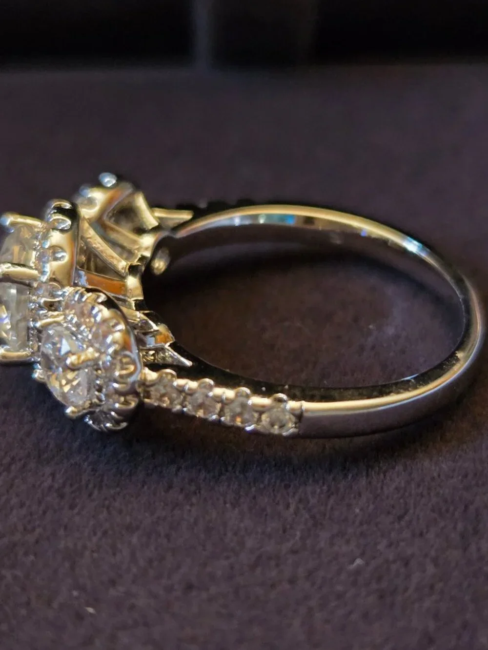 💎 2 CTW Three-Stone Moissanite Ring – Size 7 – White Gold Plated 💎
